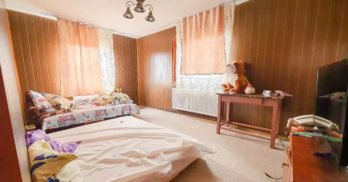 Casă individuală 240 mp cu 5 camere în Costești