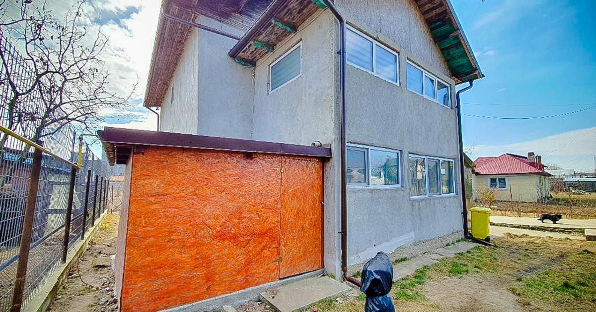 Casă individuală 120 mp cu 5 camere în Costești