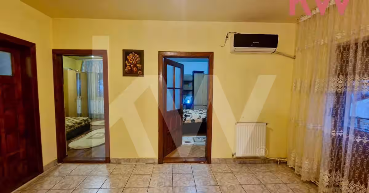 Casă individuală 240 mp cu 8 camere în zona Central, Craiova