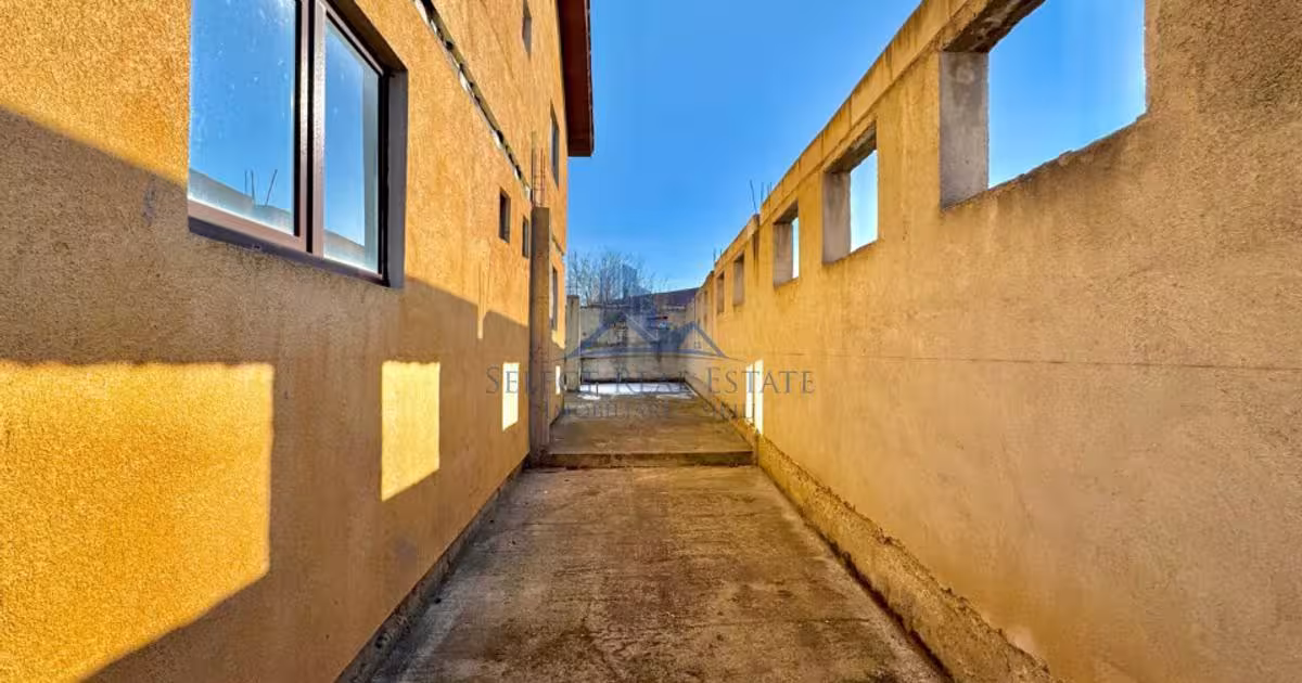 Casă individuală cu 12 camere în Cristian