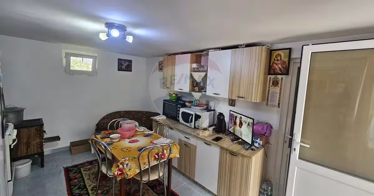 Casă individuală 70 mp cu 4 camere în Dochia