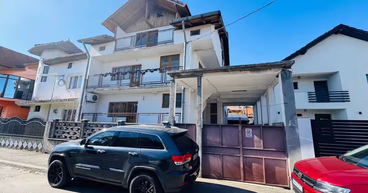 Vilă impunătoare, construcție solidă D+P+E+M, 430 mp – pretabilă pensiune