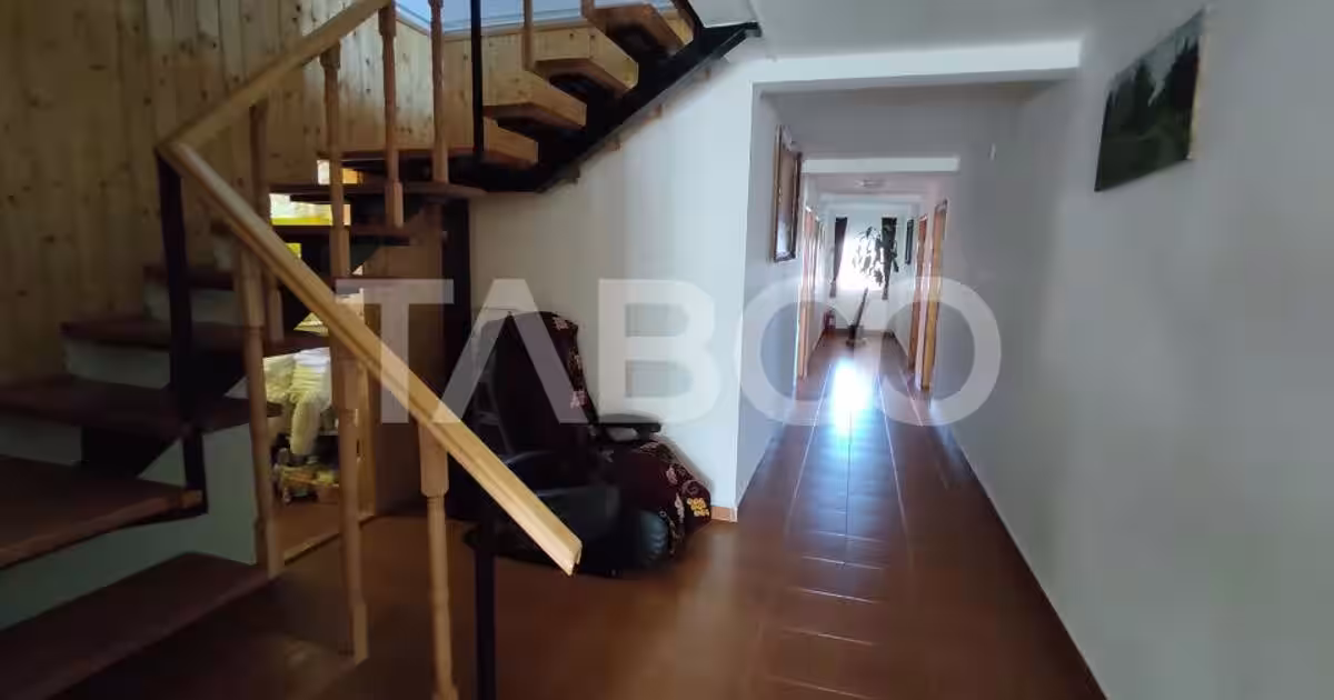 Casă individuală cu 9 camere în Fântânele
