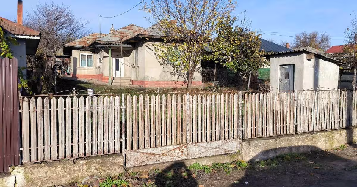 Casă individuală 105 mp cu 3 camere în zona Central, Fetești