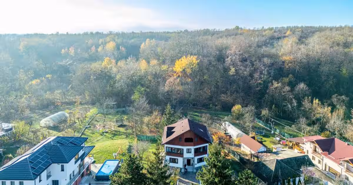 Casă individuală cu 5 camere în Filipeștii de Pădure