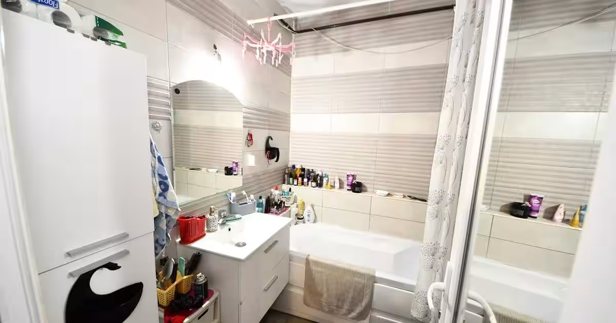 De vanzare casa cu 3 apartamente + anexa 75 mp, Comision 0%
