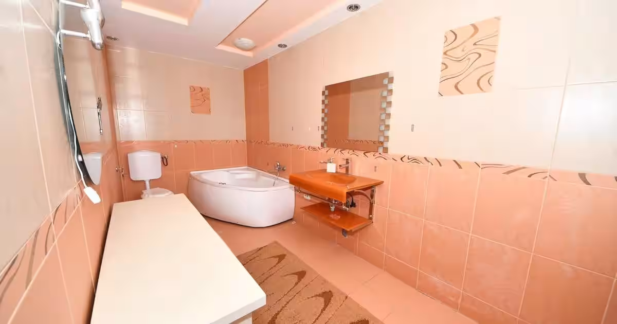Vila spatioasa, pretabil pentru locuit/clinica, zona Micro 17 – Galati