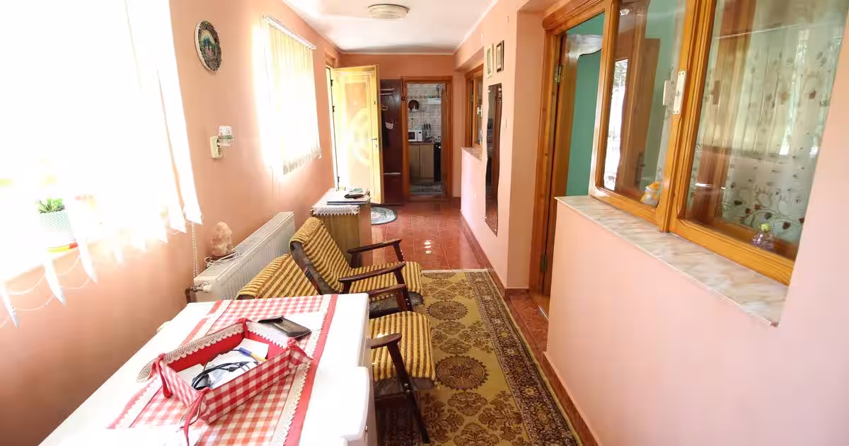 Casa 2 camere + 520 mp teren (gradina) str. Drumul Viilor