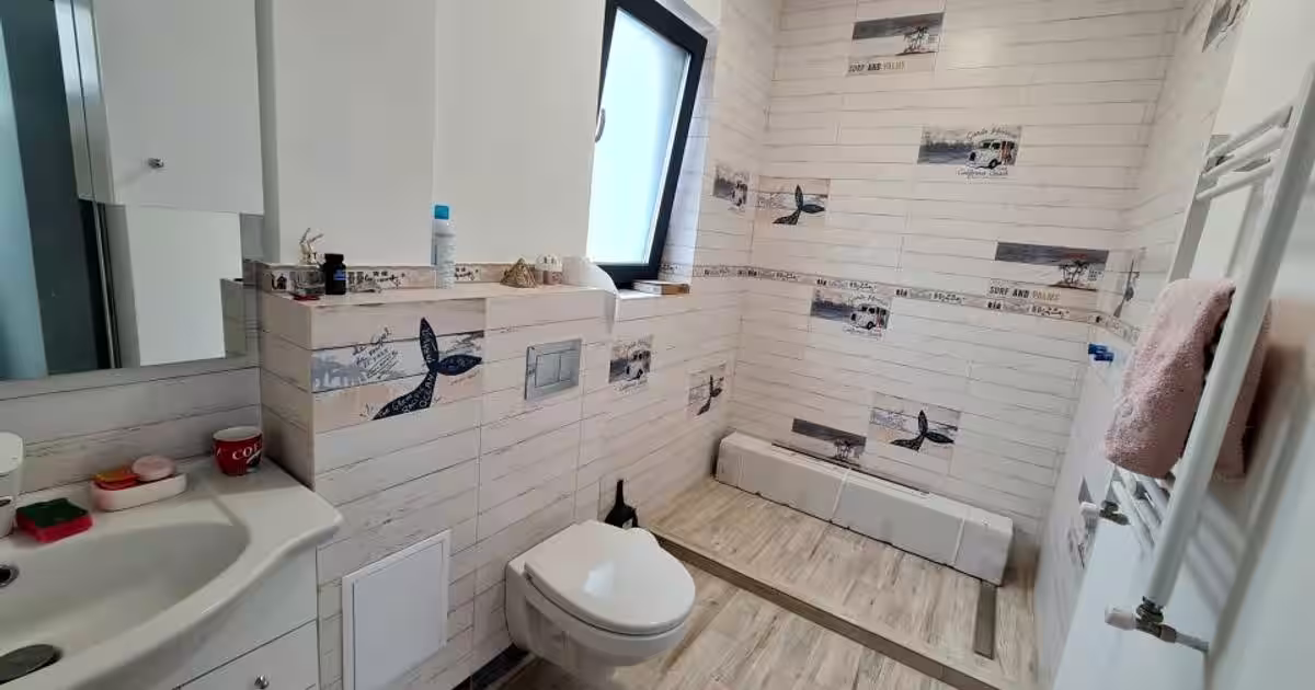 Manta Roșie, casă nouă în stil cubic,  priveliște deosebită spre oraș