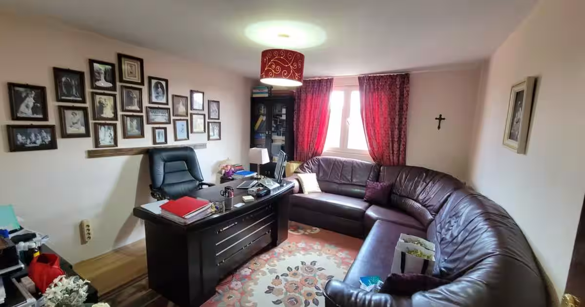 Casă individuală 280 mp cu 8 camere în zona Sărărie, Iași