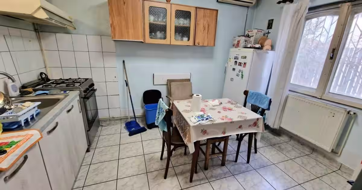 Tătărași, str. Eternitate 77, casa cu 3 camere 110mp, teren 280mp