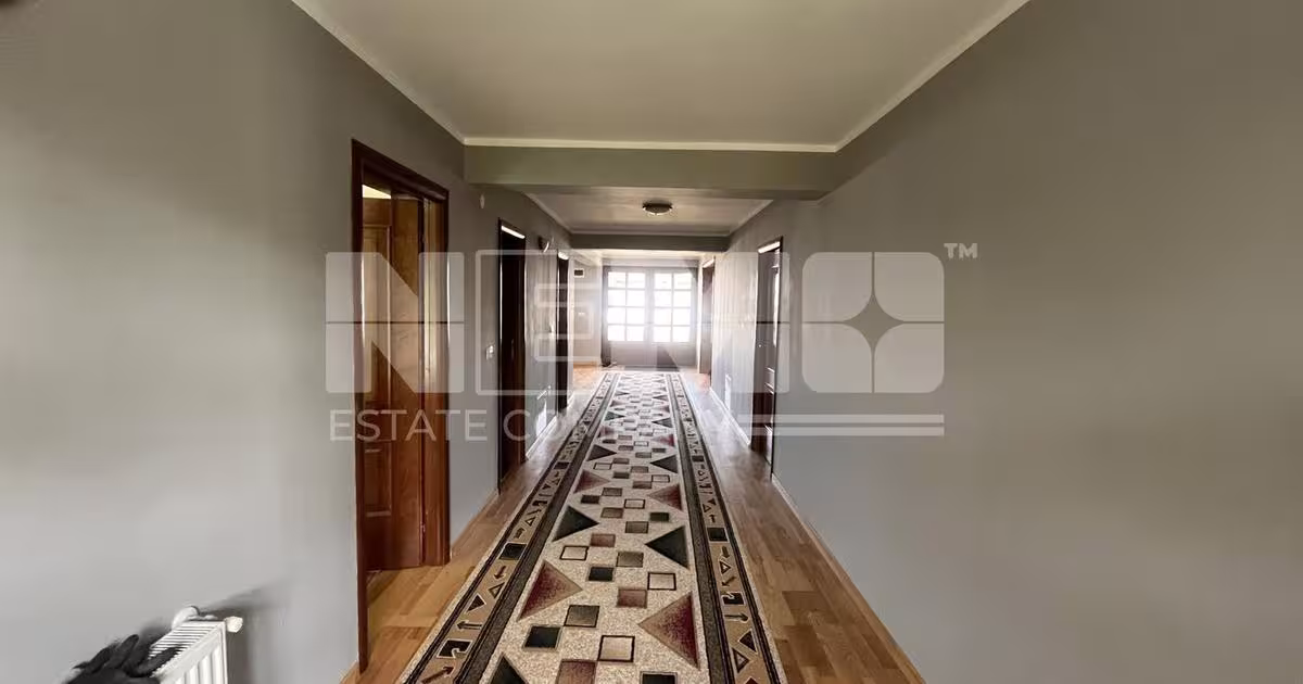 Casă individuală cu 7 camere în Ipotești