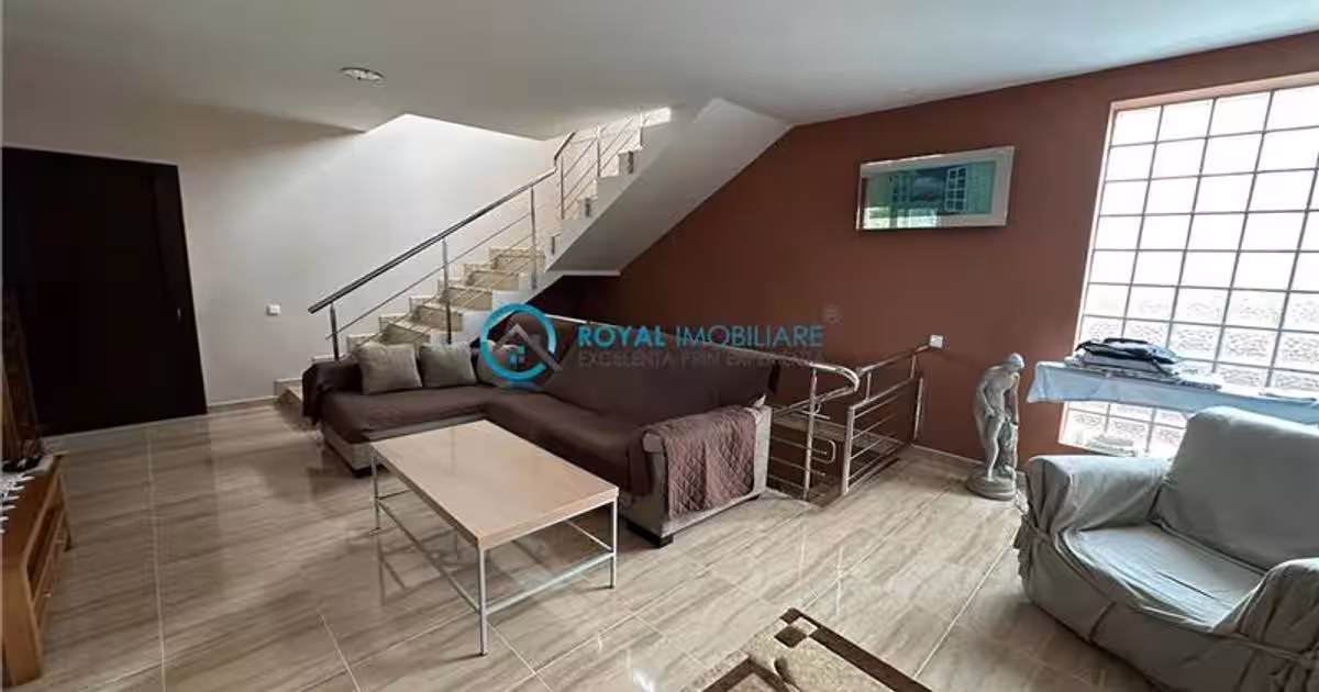 Casă individuală 487 mp cu 8 camere în Lipănești