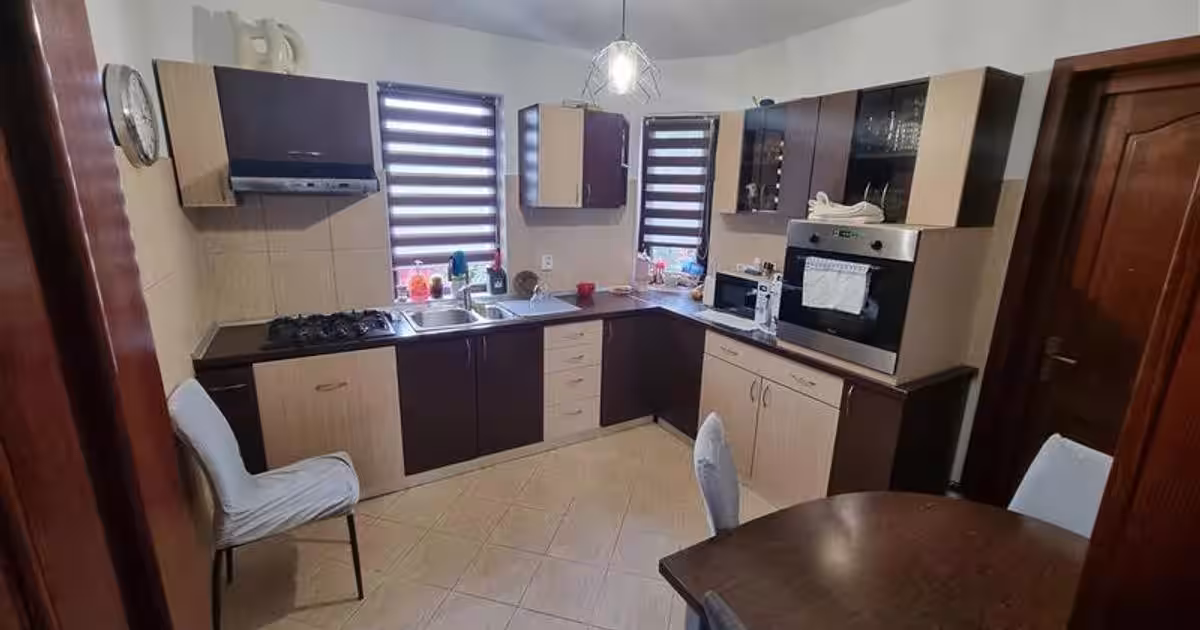 De vanzare casa individuala cu garaj, la cheie, 6 cam, 3 bai, cu 2311 mp , Nazna