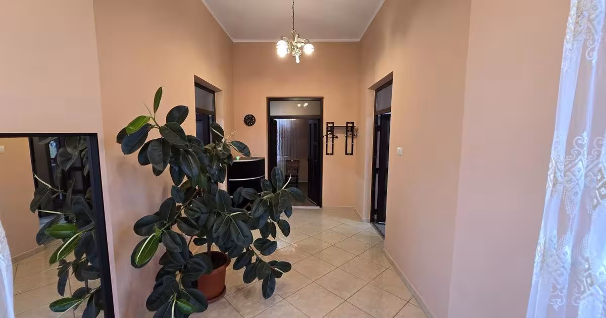 Casă individuală 150 mp cu 3 camere în zona Central, Odobești