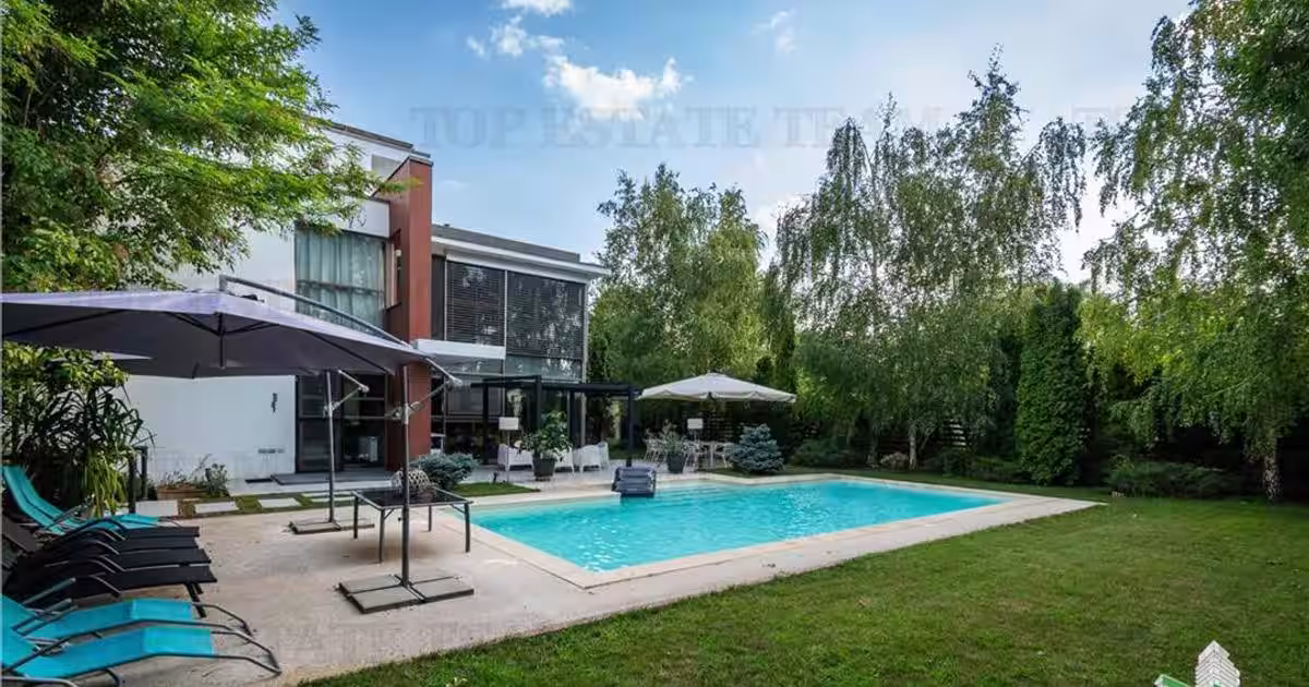 Vila premium cu 7 camere, piscina privata si terasa de 90 mp, situata in Otopeni