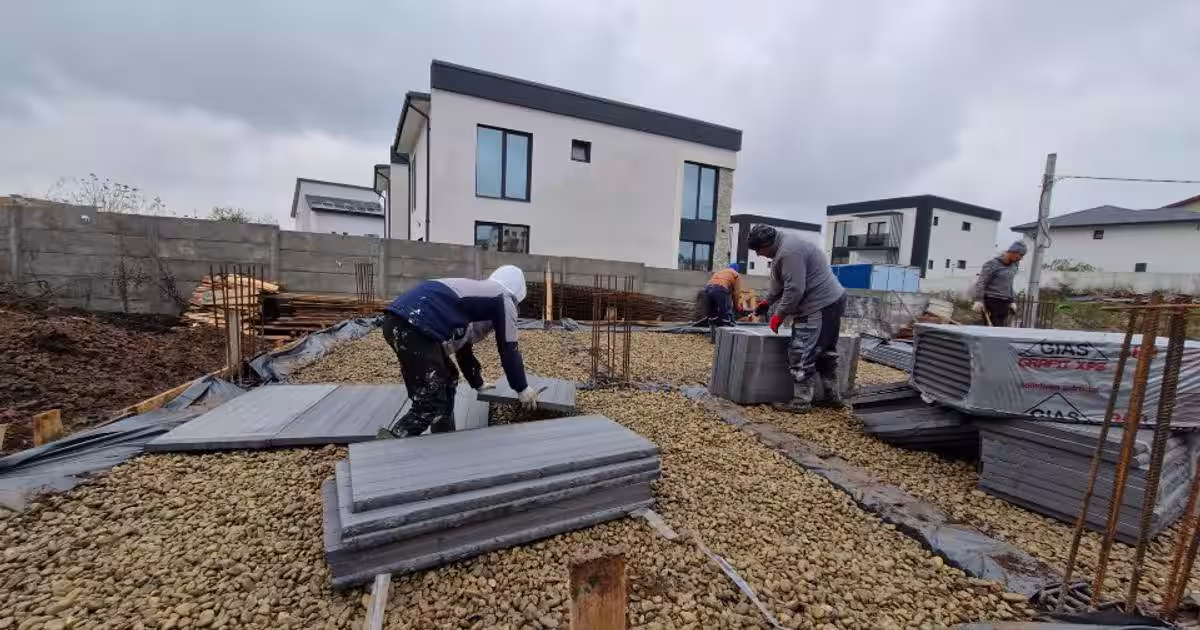 Vila lux, str Pădurii-Lebada, 5 camere, 3 bai, curent 380 kw, COMISION  0padurii