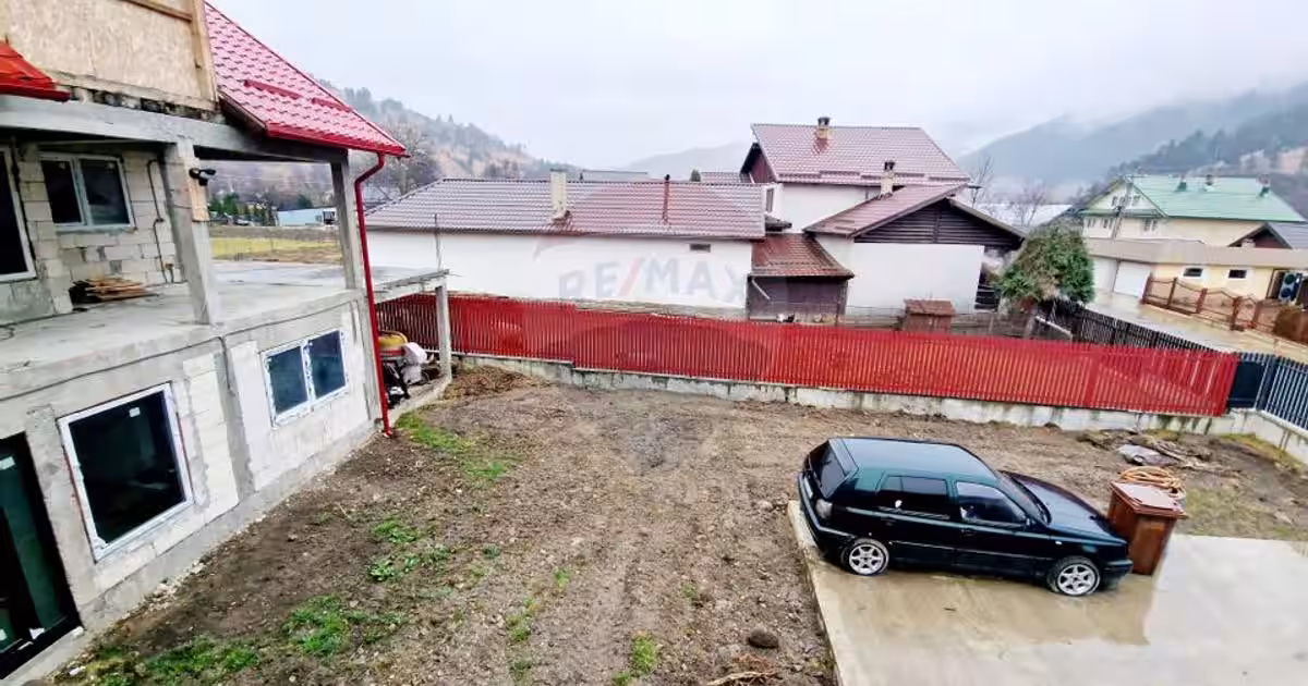Casă individuală 340 mp cu 8 camere în Sabasa