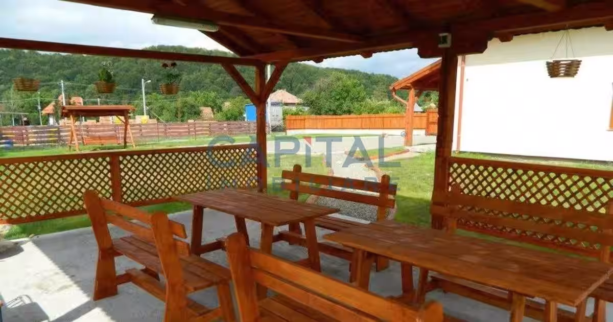 Casă individuală 200 mp cu 7 camere în Săcădat