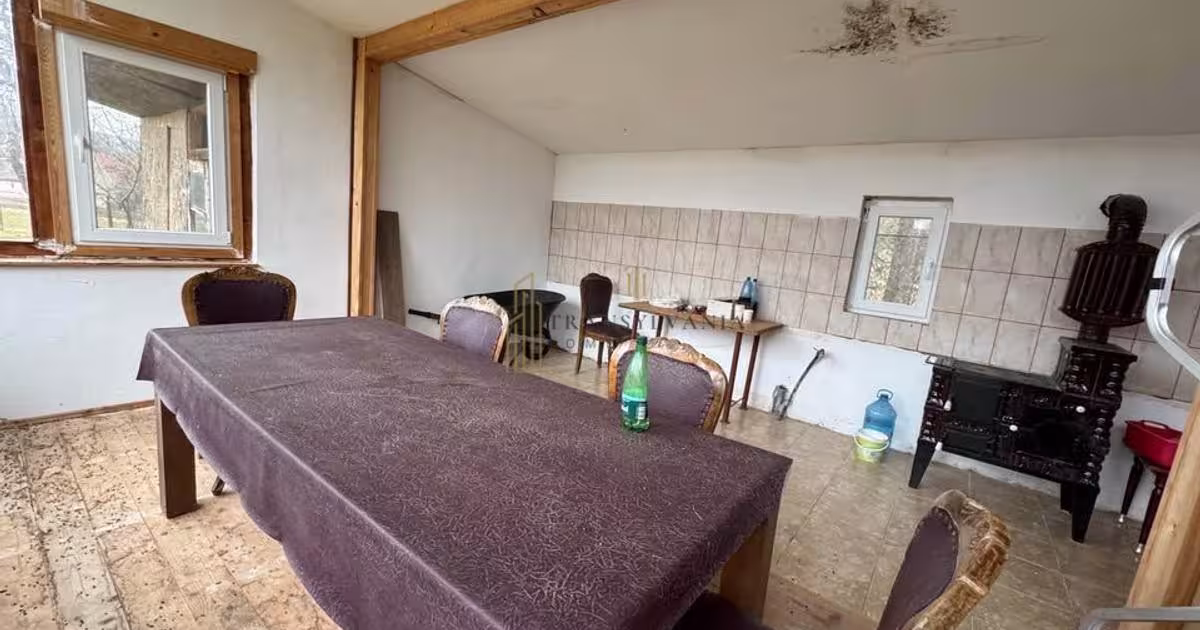 Casă individuală cu 5 camere în Sărata