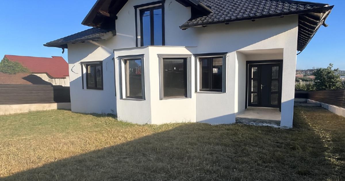 Casă individuală 240 mp cu 4 camere în Șcheia