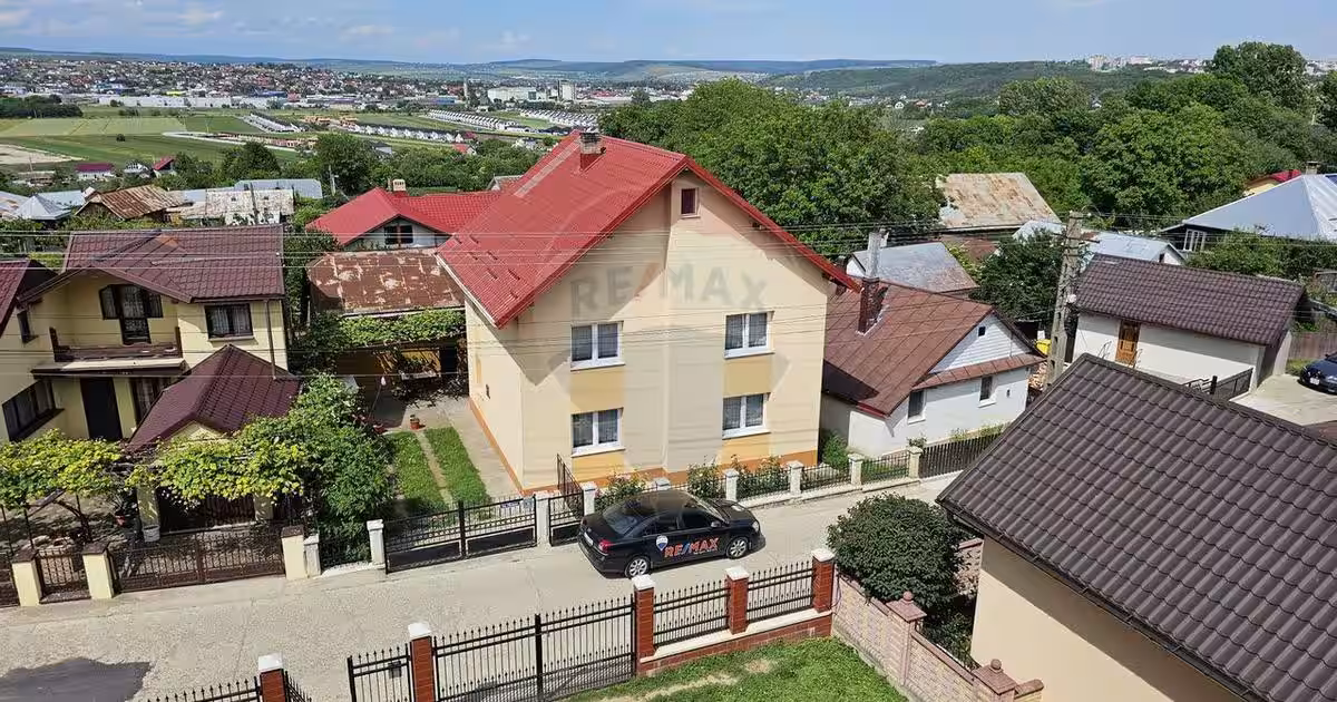 Casă individuală cu 12 camere în Sfântu Ilie