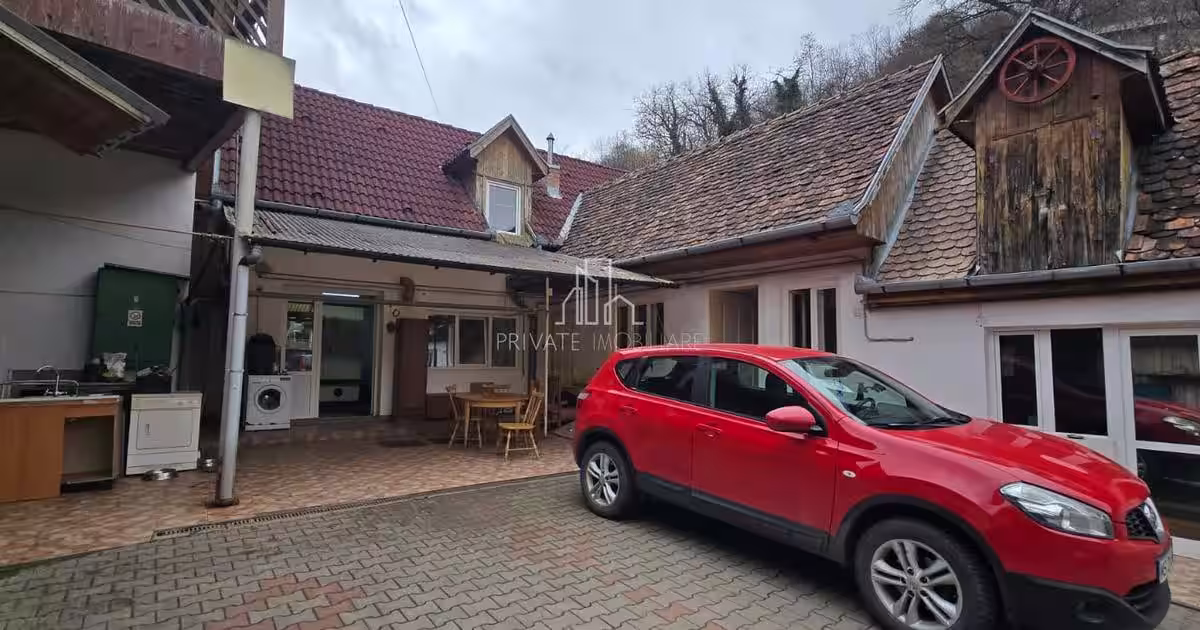 Casă individuală 251 mp cu 6 camere în Sighișoara