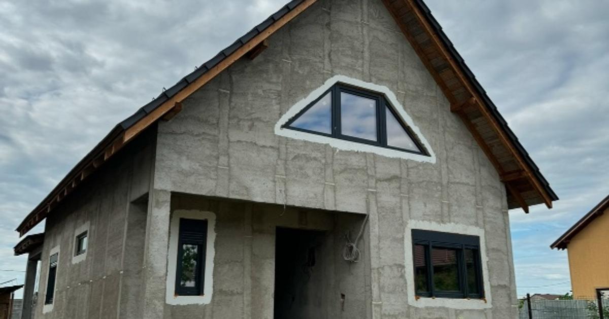 Vand casa moderna la gri - spatiu generos, materiale premium