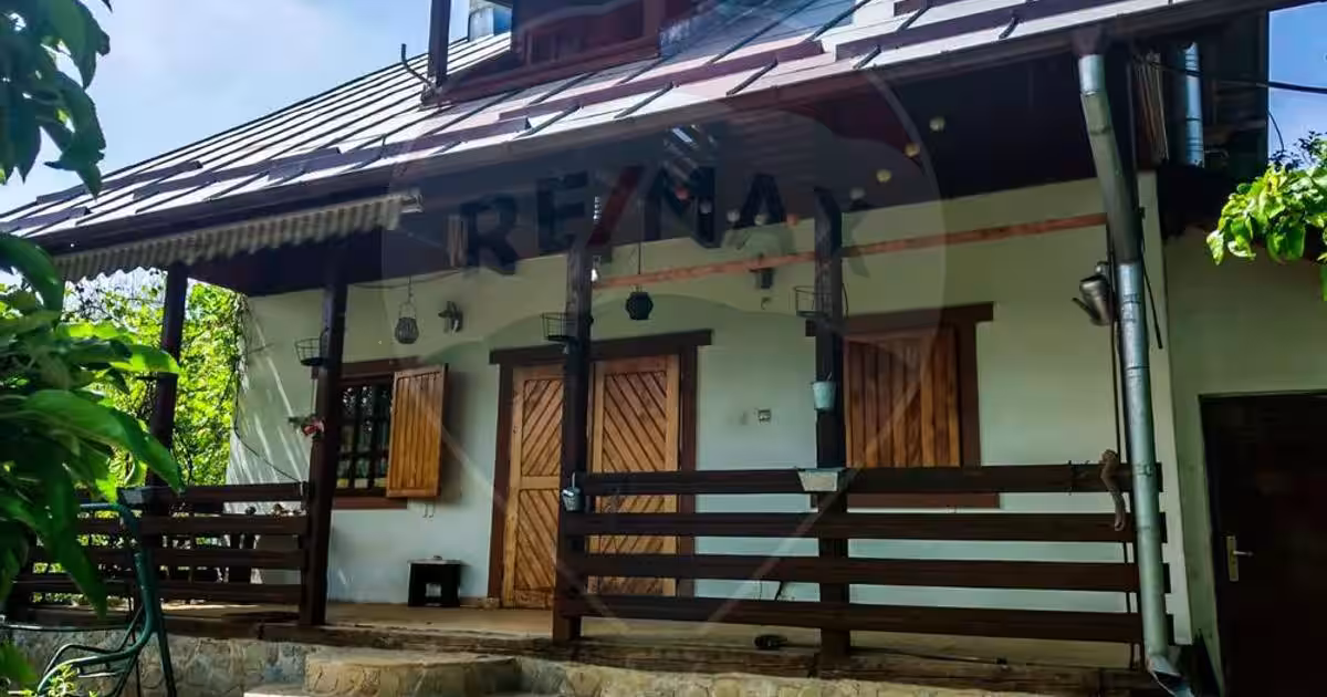 Casă individuală cu 4 camere în zona Sud, Slănic