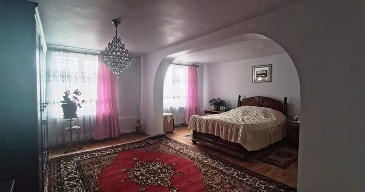 Casă individuală cu 7 camere în zona Burdujeni, Suceava
