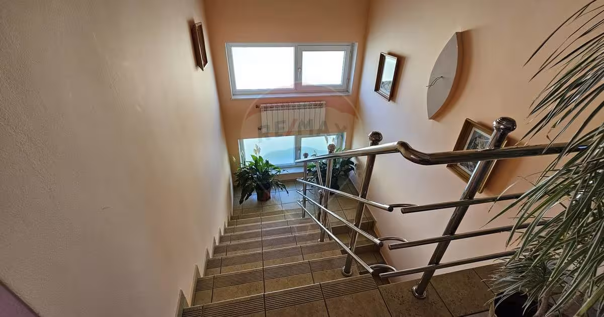 Casă individuală cu 17 camere în zona Obcini, Suceava