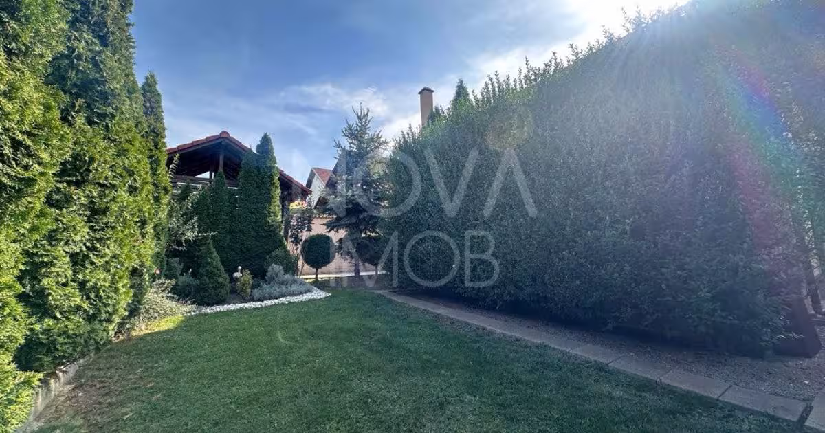 Casă individuală 400 mp cu 6 camere în Șura Mare