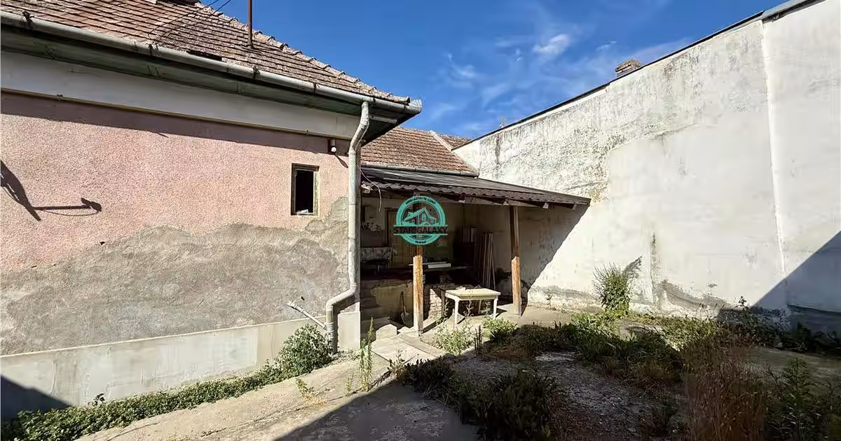 Vand casa cu 3 camere si 2 bai in zona centrala zona Casa de Pensii