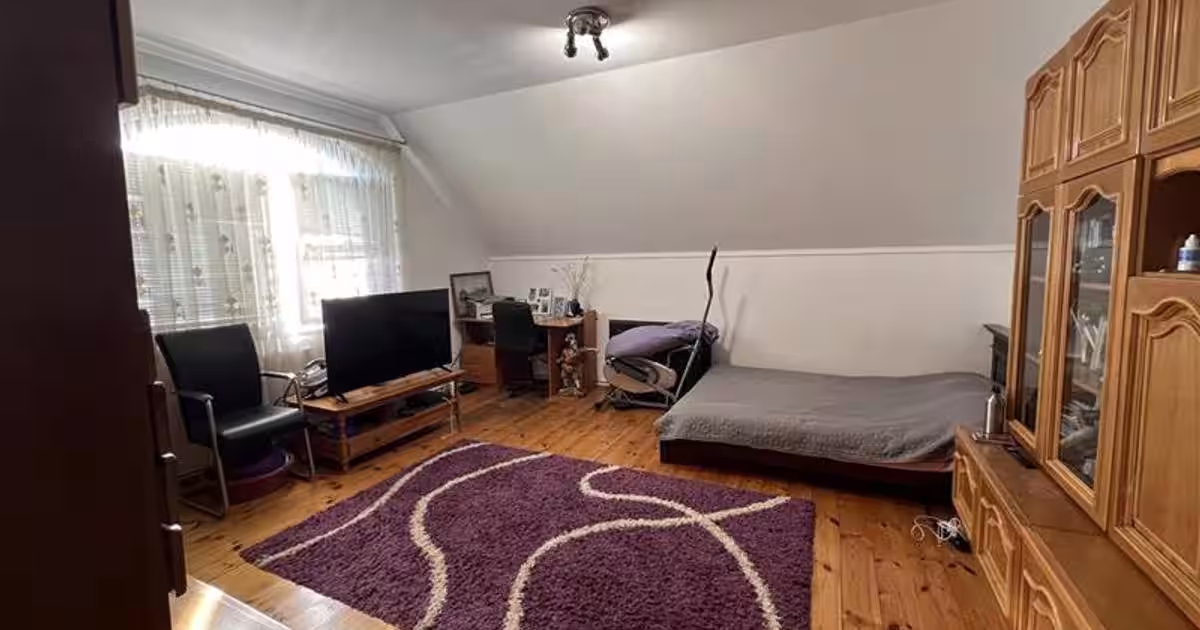 Casa de vanzare in zona Moca de 380 mp utili, cu piscina si curte de 733 mp