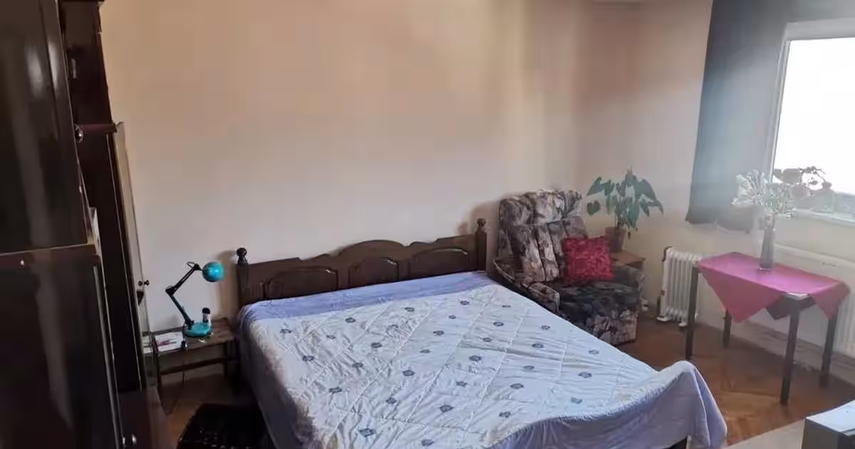 De vanzare casa curte comuna la etaj 5 camera sup.128mp + 1 familie zona Piata A