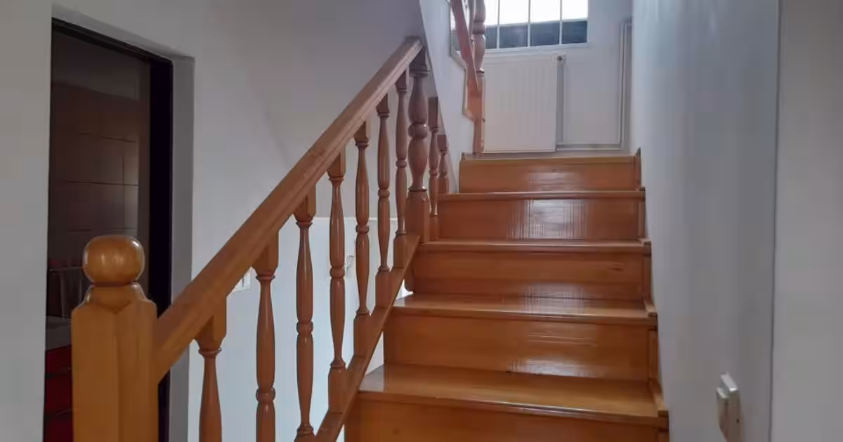 Mureseni, casa frumoasa cu 5 camere plus living, cu 500 mp teren total