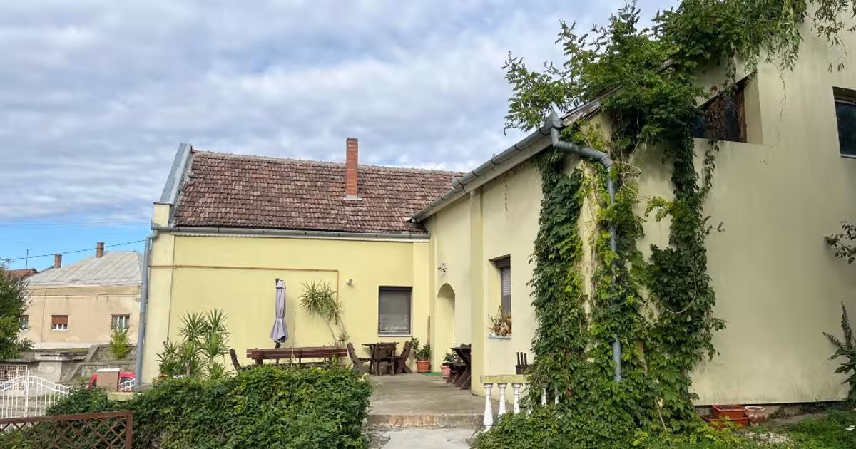 Casă individuală 389 mp cu 5 camere în zona Exterior Sud, Tășnad