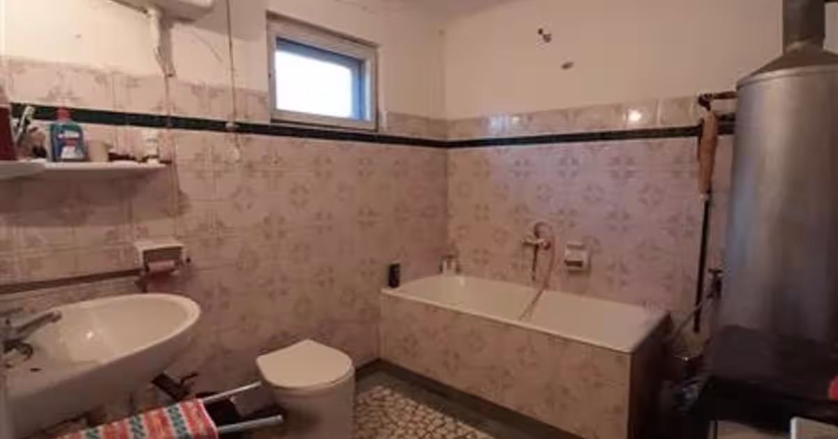 Casă individuală 100 mp cu 4 camere în Tătărani