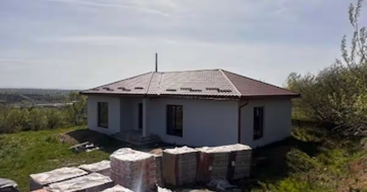 TAUTII DE SUS, casa pe 1 nivel 150mp -semifinisata, 5ari teren !