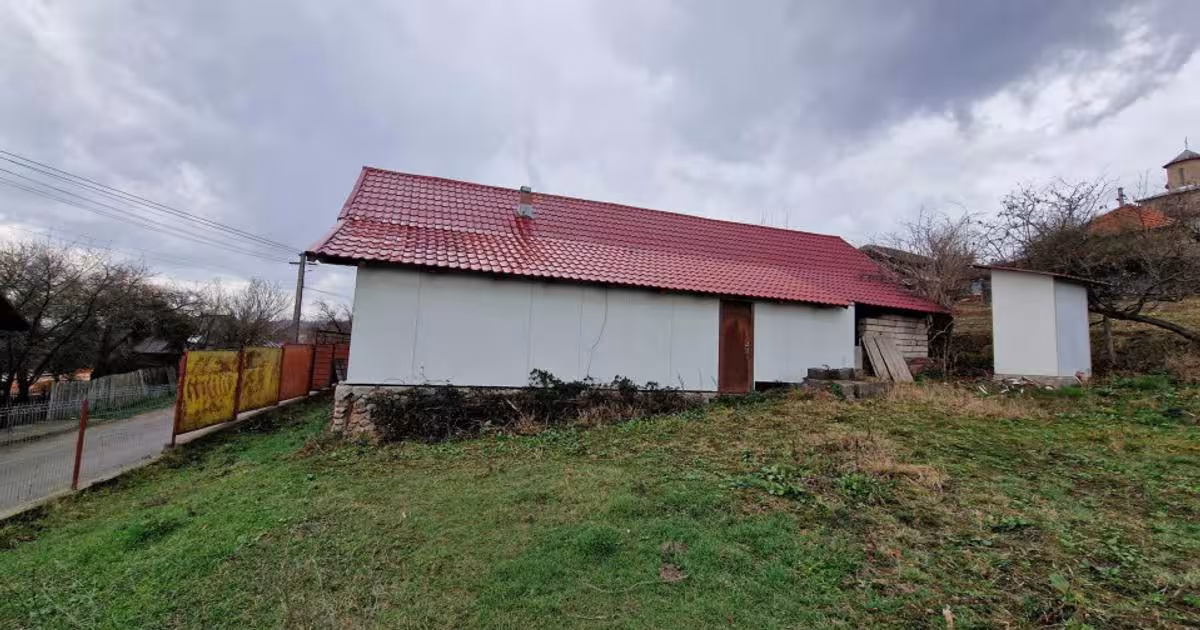 Casă individuală 107 mp cu 2 camere în zona Central, Tismana