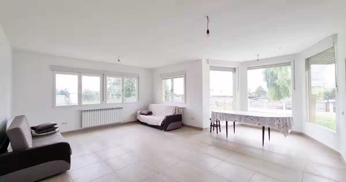 Vila spațioasă cu 3 dormitoare și teren 700 mp Tulucesti