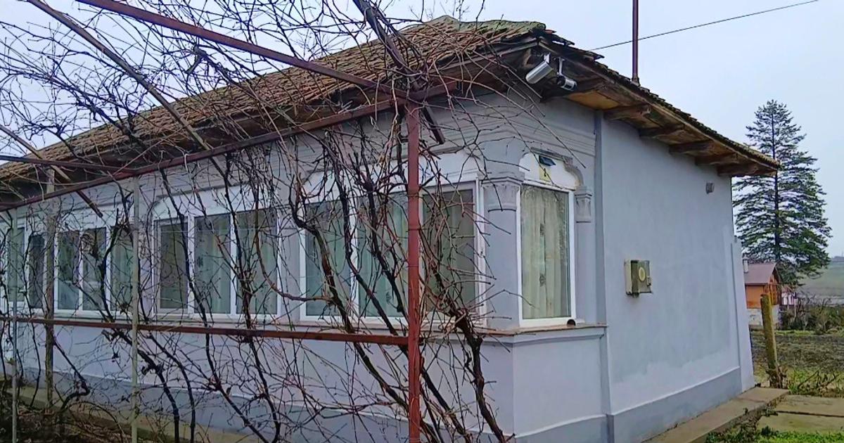 Casă individuală 65 mp cu 2 camere în Urluiu