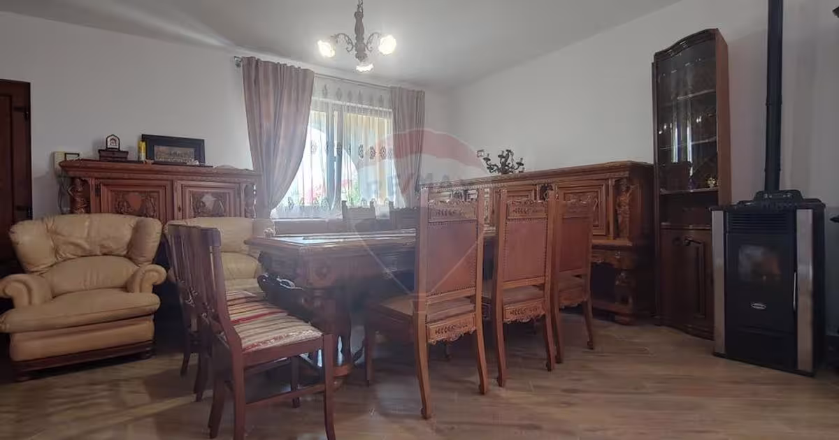 Casă individuală cu 5 camere în Vadu Moldovei