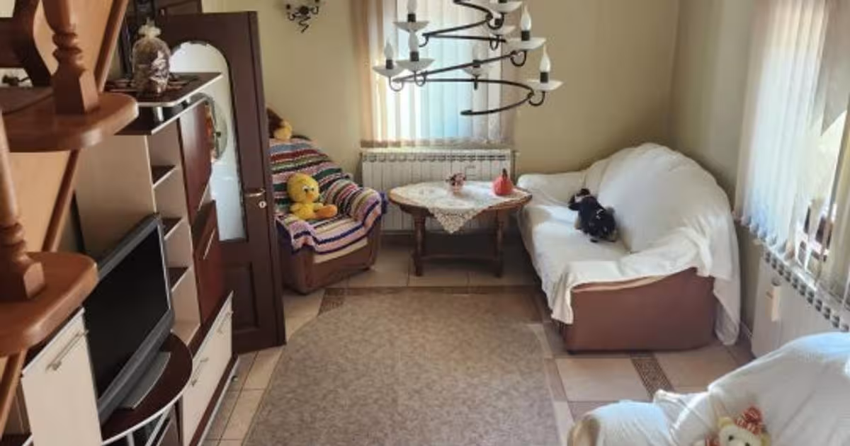 Casă individuală 170 mp cu 11 camere în Vama