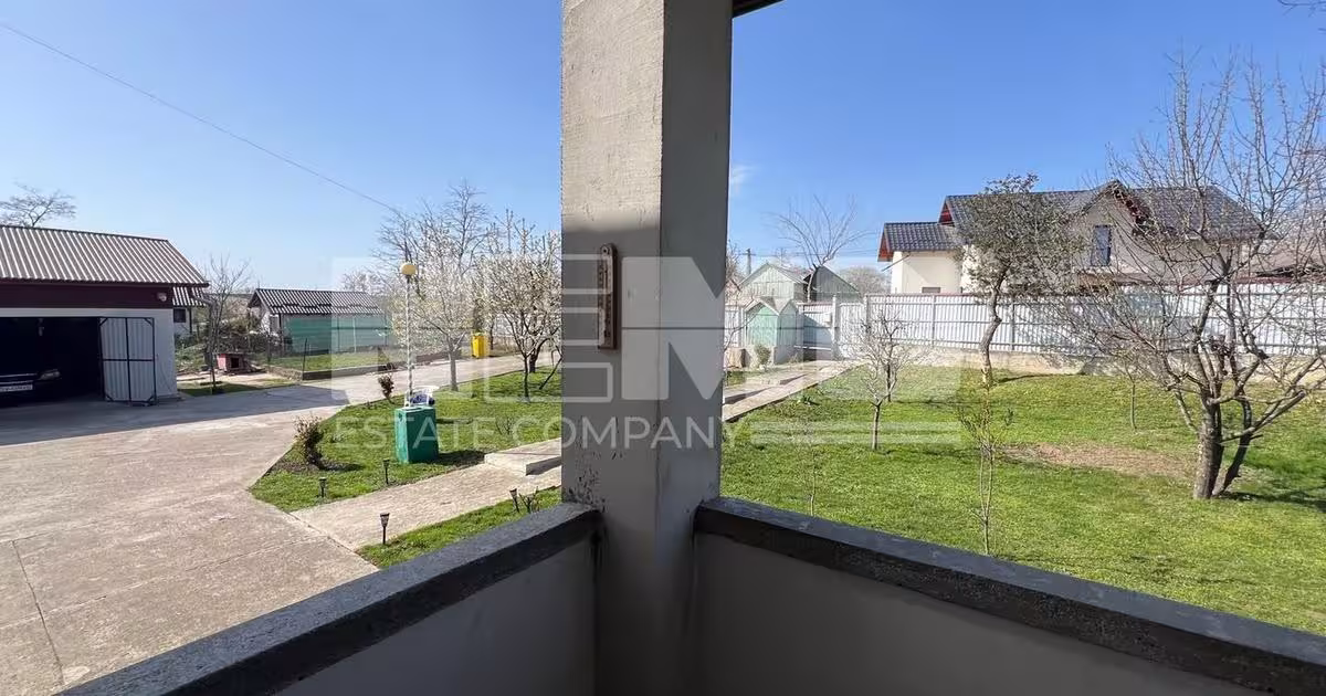 Casă individuală 175 mp cu 6 camere în Văratec