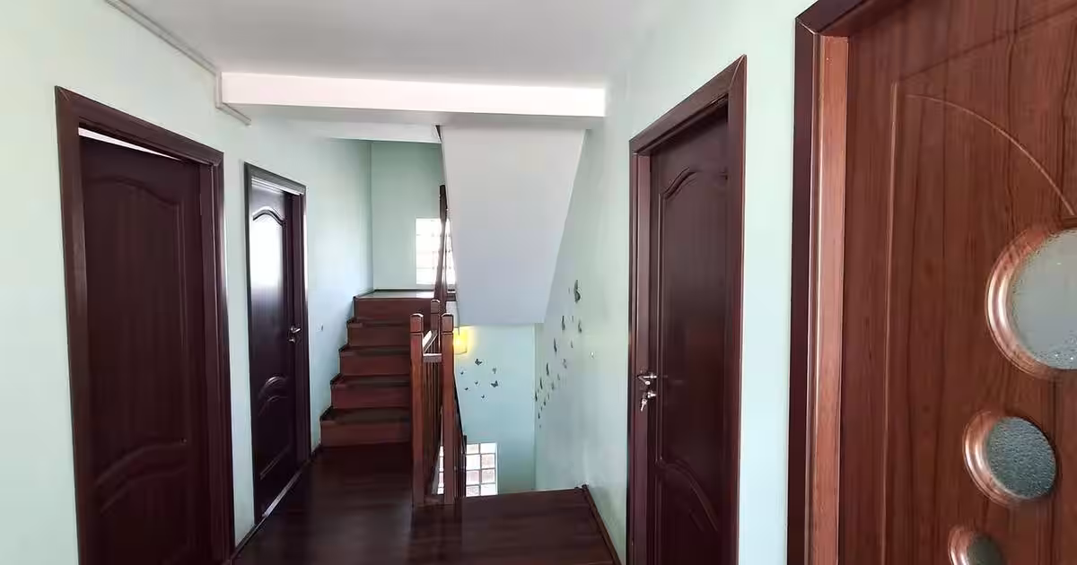 Casă individuală 259 mp cu 8 camere în Voluntari
