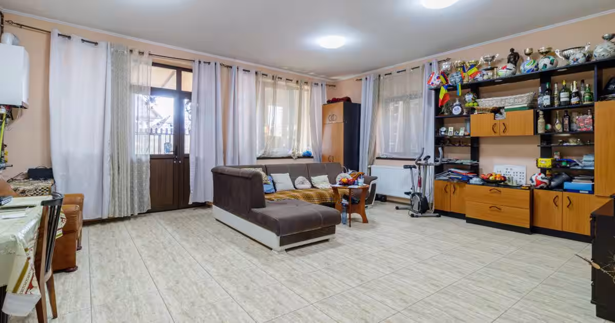 Casă individuală 280 mp cu 7 camere în Voluntari