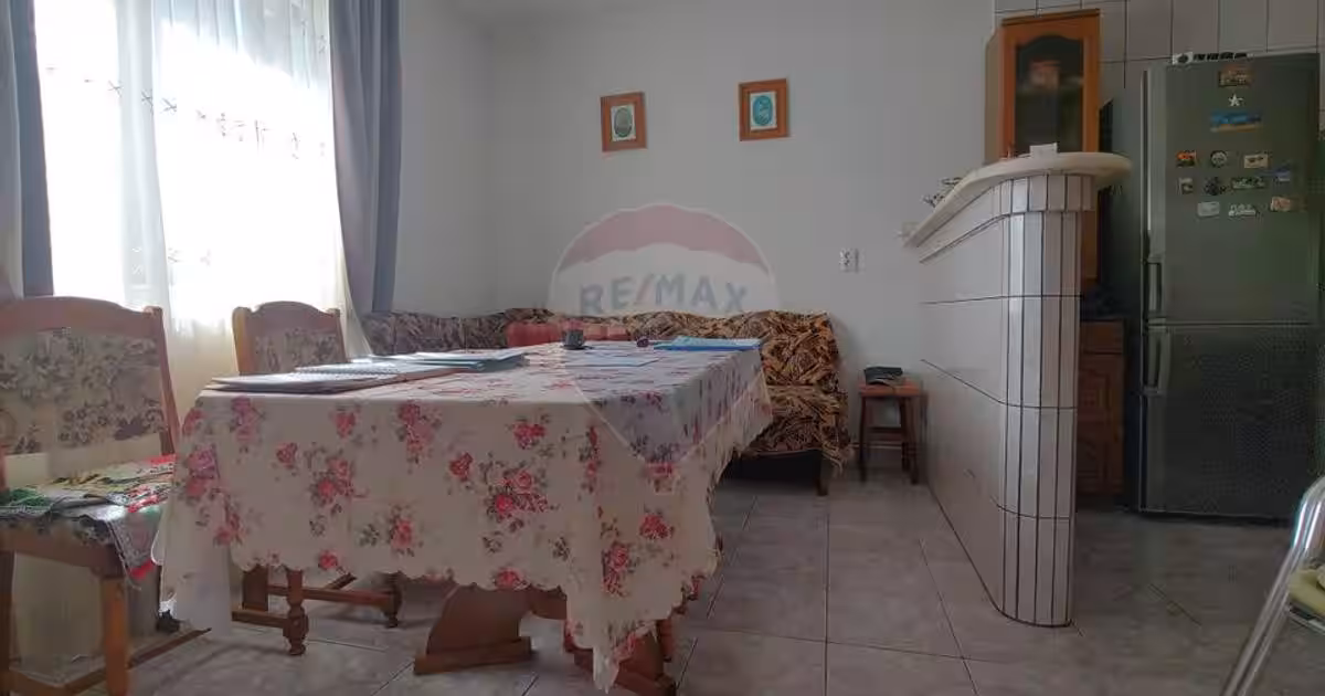 Casă individuală cu 6 camere în Zvoriștea
