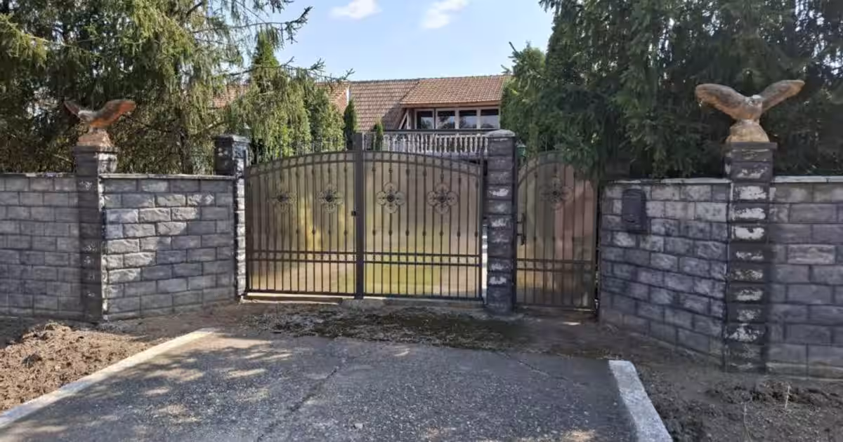 Duplex 200 mp cu 4 camere în Acâș