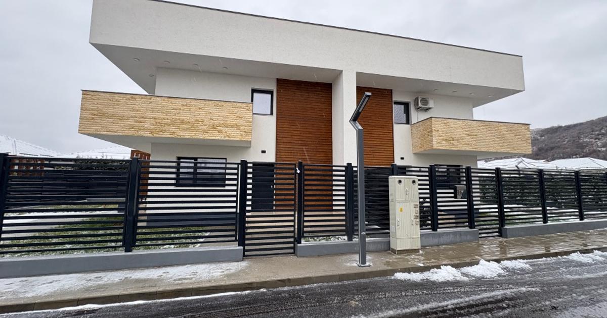 Duplex 135 mp cu 4 camere în Aninoasa
